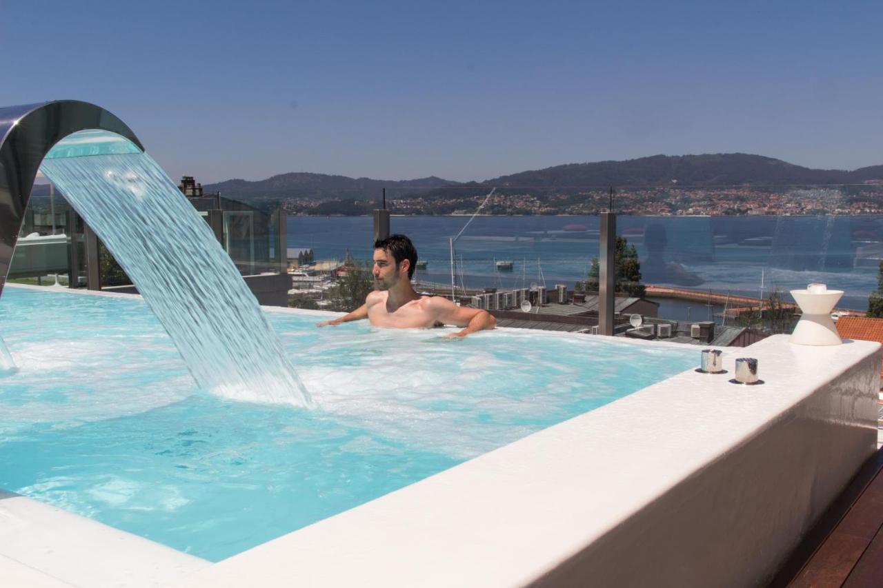 纳加里精品水疗大酒店 比戈 外观 照片 A man in a spa