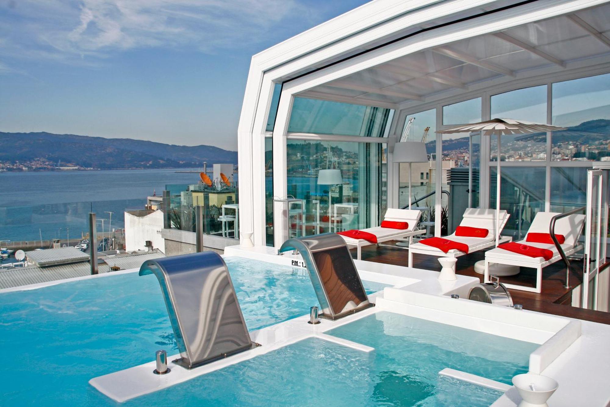 纳加里精品水疗大酒店 比戈 设施 照片 The rooftop pool at the Hotel Alexandra