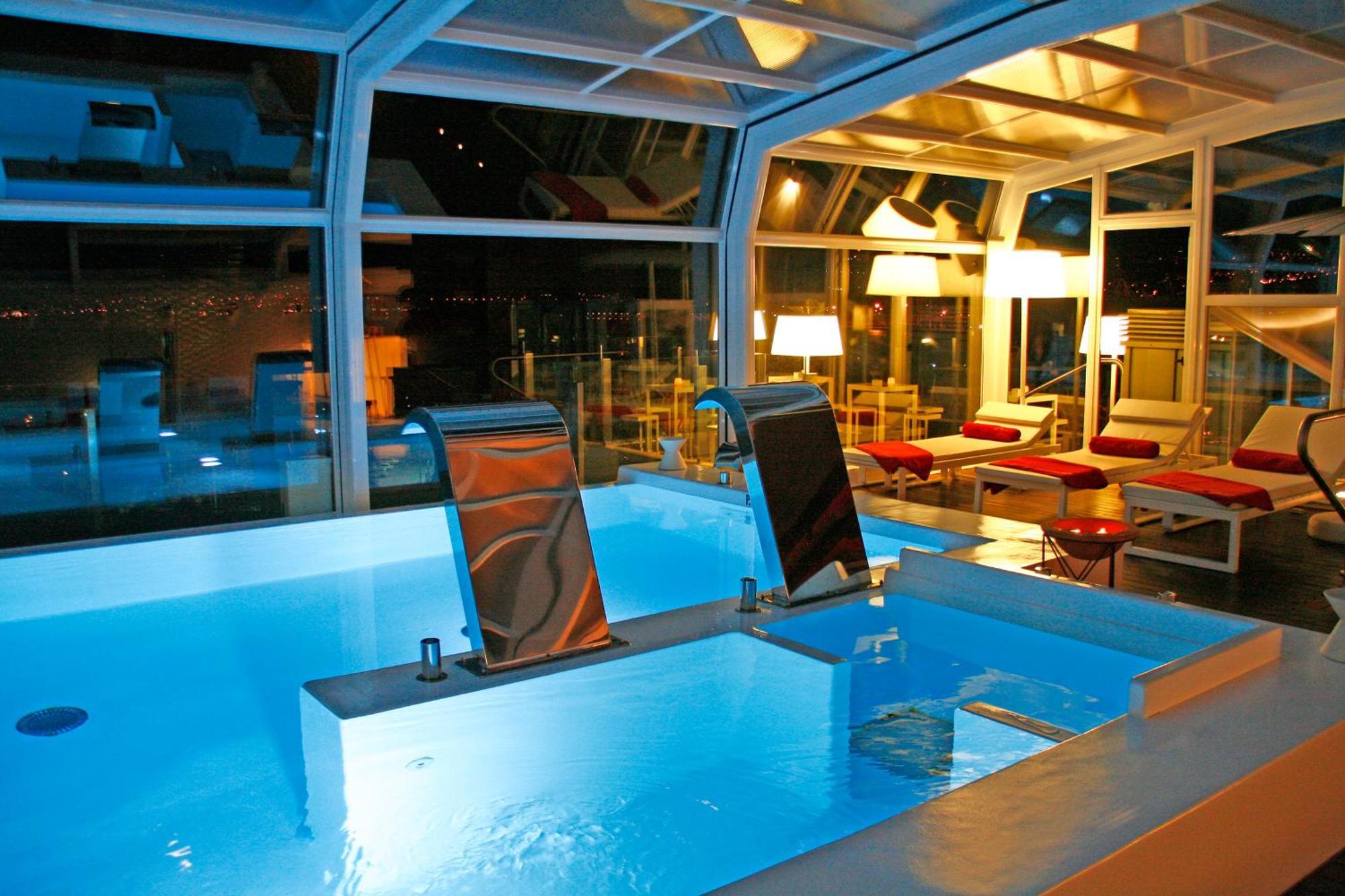 纳加里精品水疗大酒店 比戈 外观 照片 Solarium on board of a cruise ship