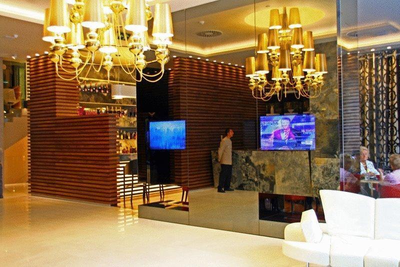 纳加里精品水疗大酒店 比戈 外观 照片 The lobby of the hotel