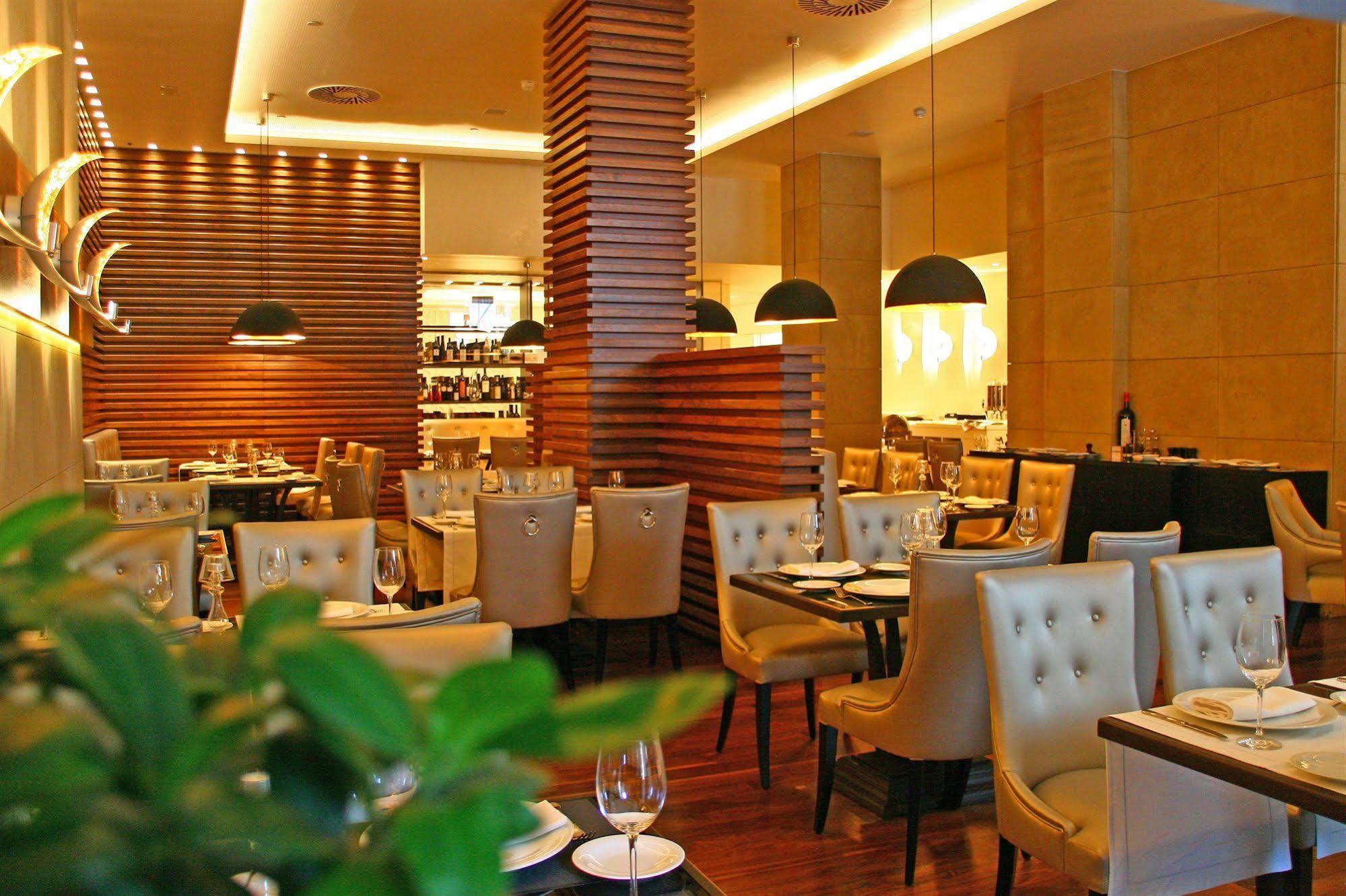 纳加里精品水疗大酒店 比戈 餐厅 照片 Restaurant in the hotel