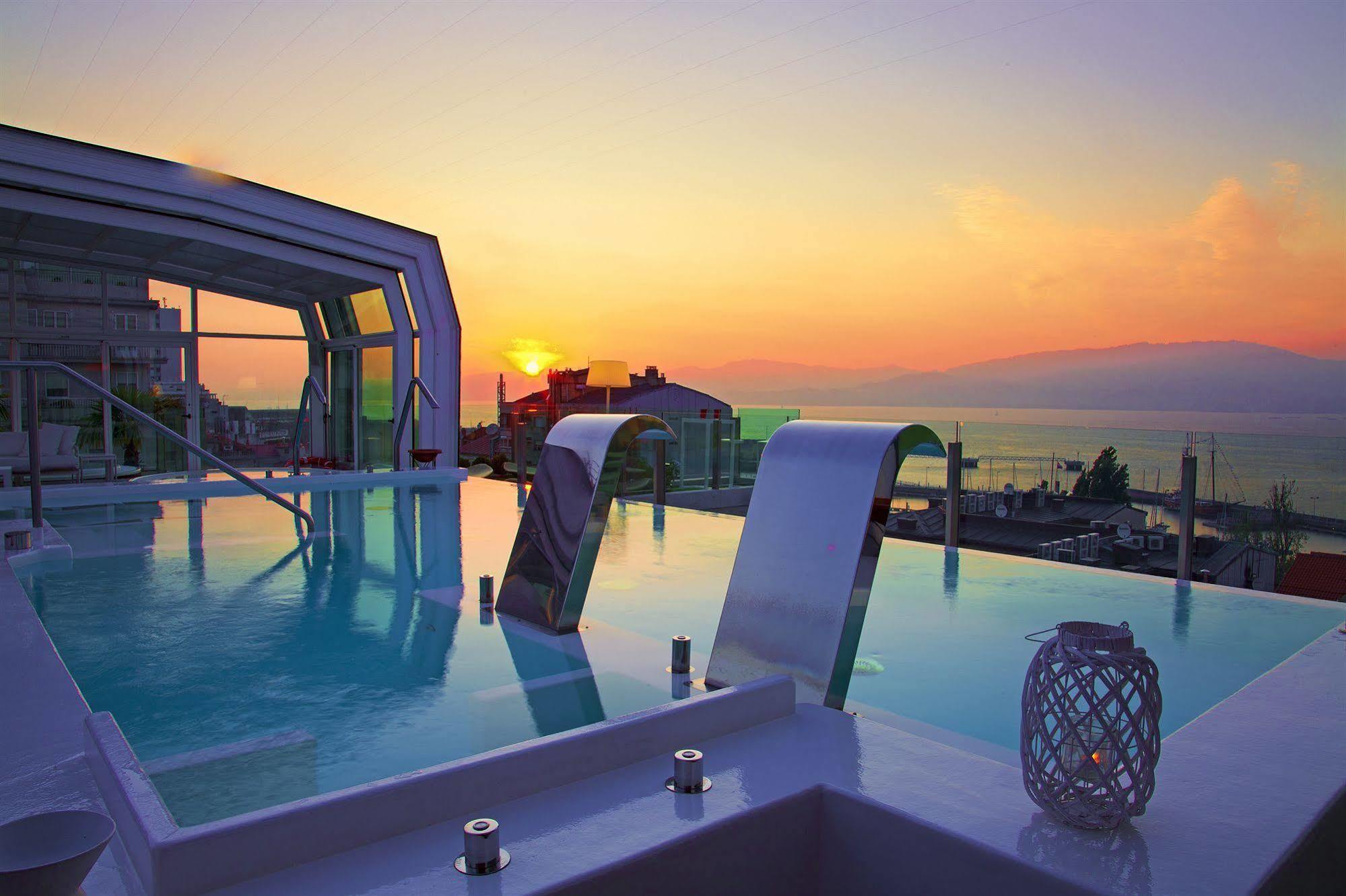 纳加里精品水疗大酒店 比戈 外观 照片 Sunset at the pool