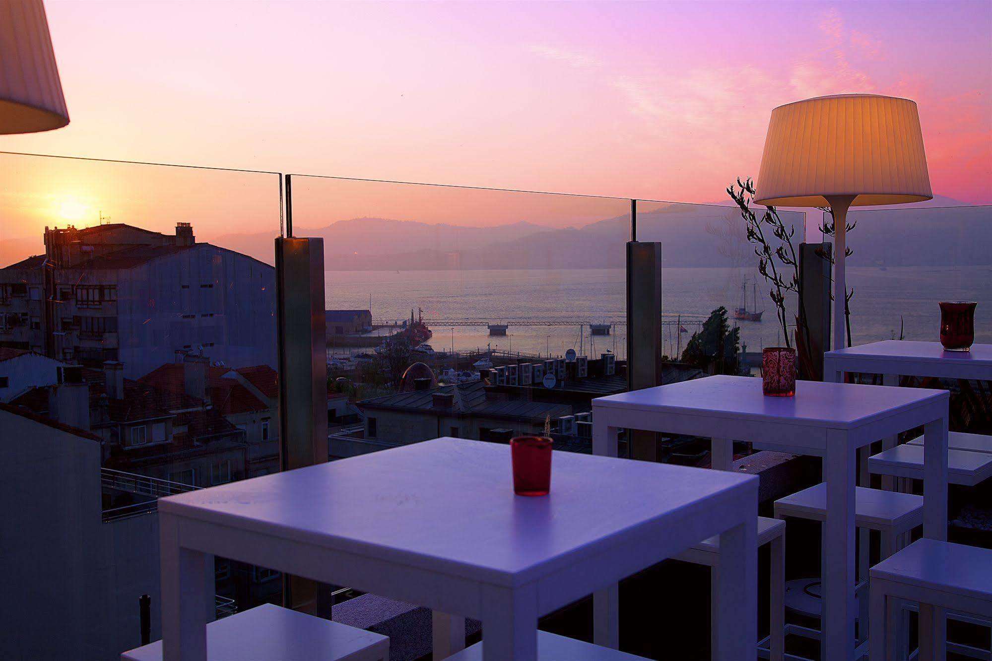 纳加里精品水疗大酒店 比戈 外观 照片 Sunset at the bar