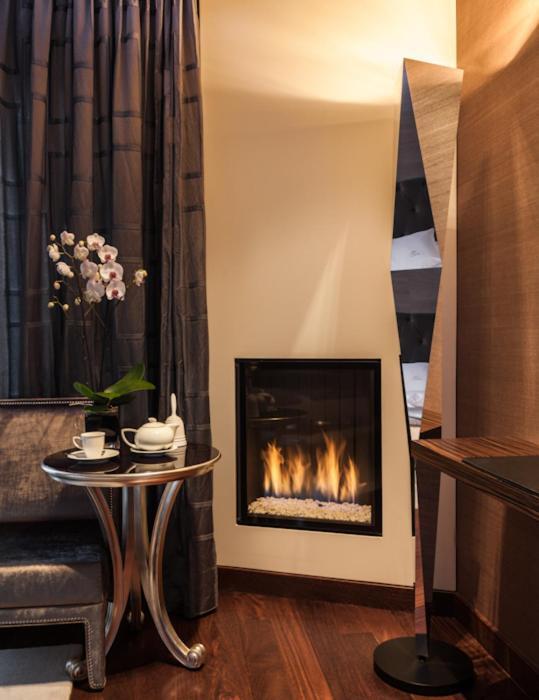 纳加里精品水疗大酒店 比戈 外观 照片 A fireplace